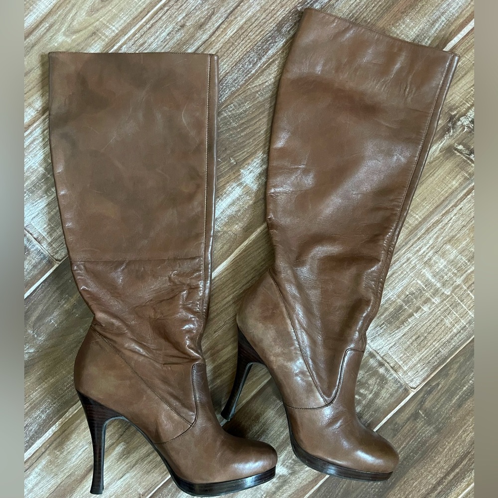 BCBG Brown Leather Knee High Boots w Heel & Platform | Round Toe | Size 8